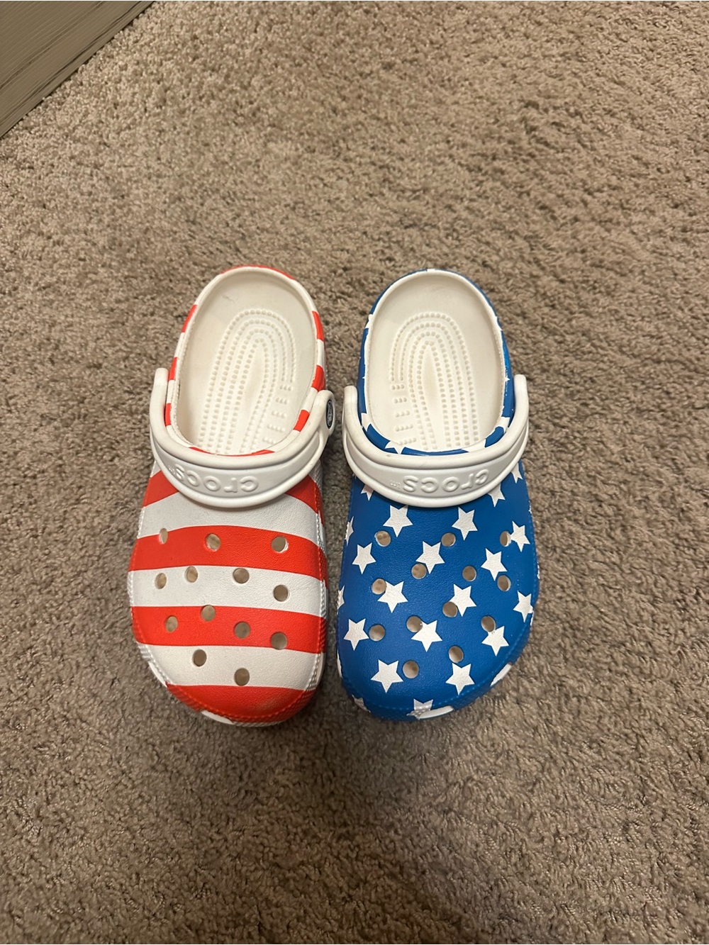 Crocs Classic American Flag Stars Stripes Clogs Women’s 7 Men’s 5